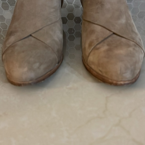 Eileen Fisher Jenkins Tumbled Nubuck Booties Light Brown, Size 8.5 - Picture 3 of 10